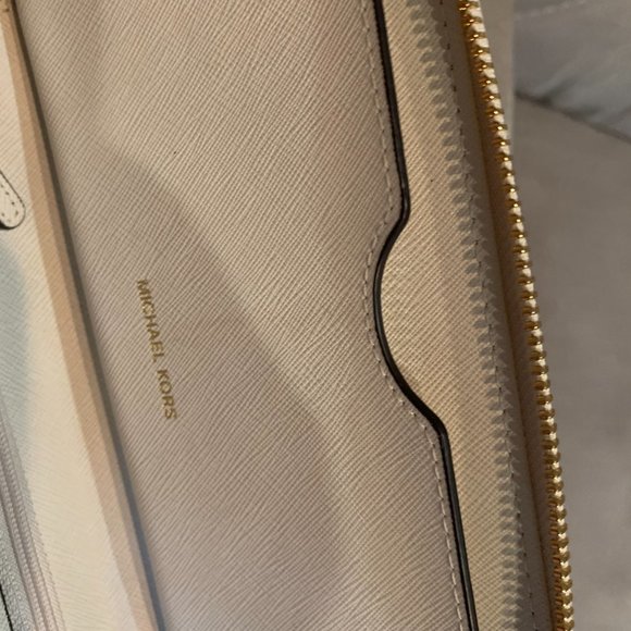 Michael Kors Large Leather Phone Wallet/Wristlet - Picture 5 of 5